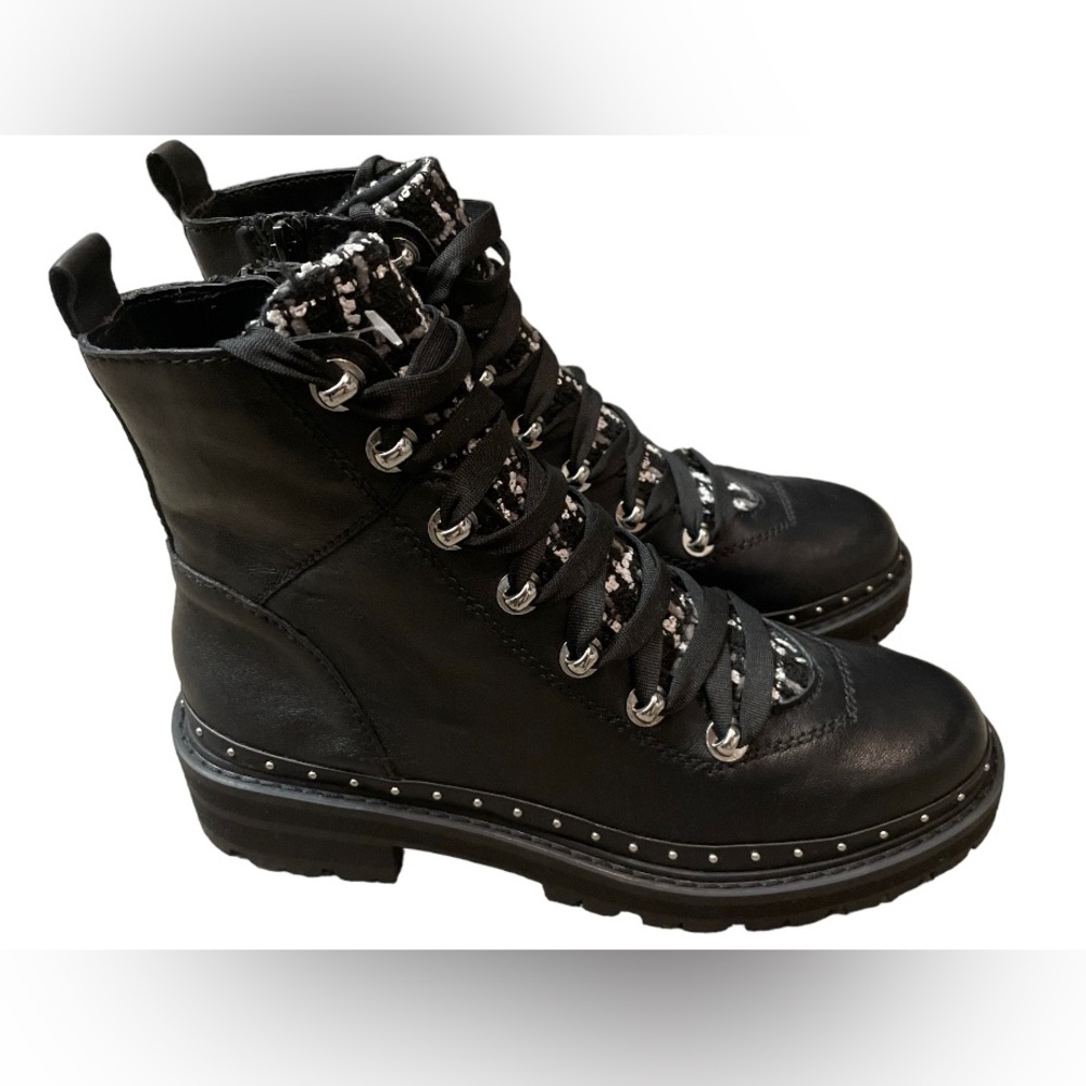 Woman’s Black Steve Madden Winter Casual Leather Rainiers